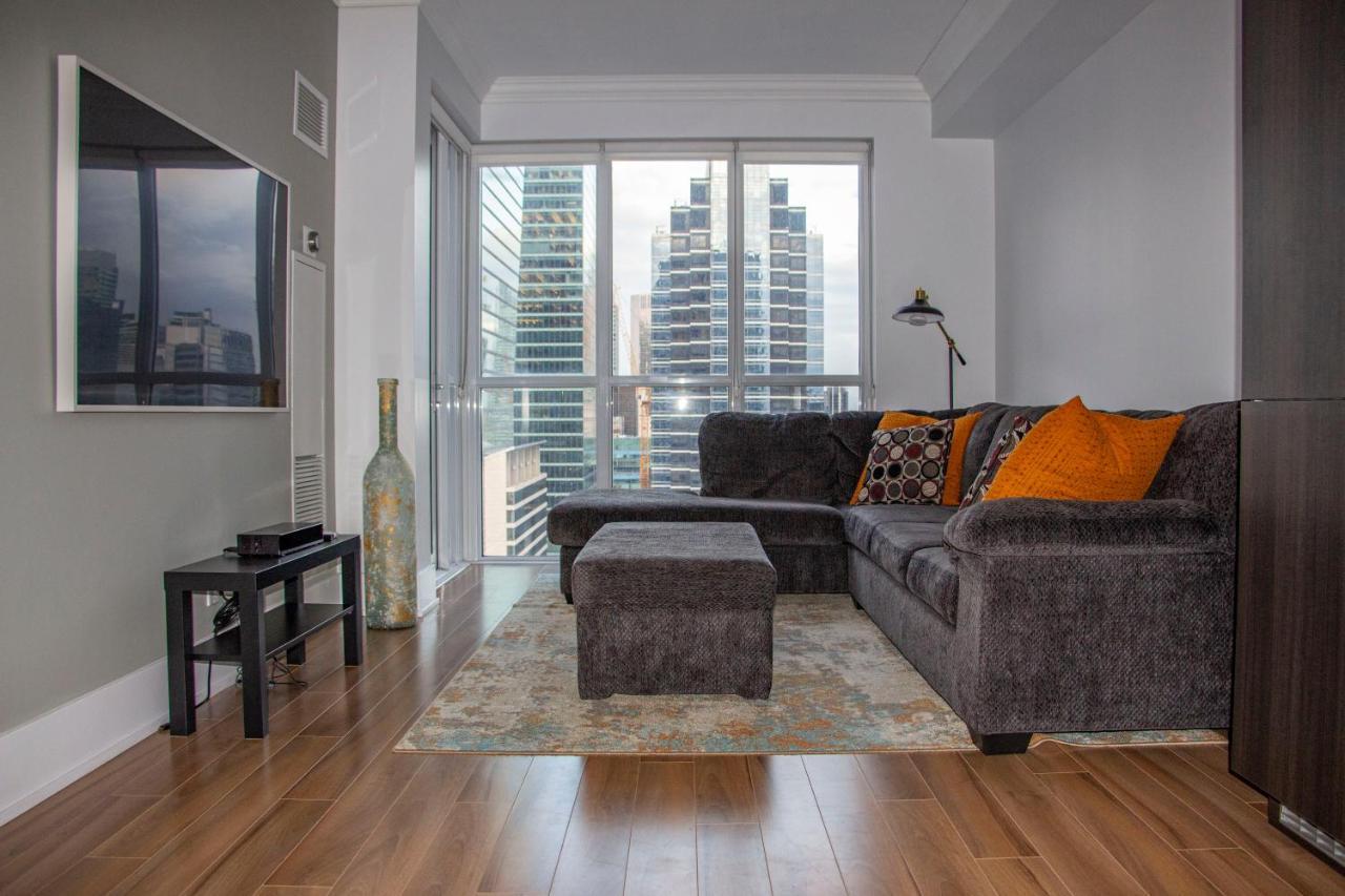 Downtown High-Rise Condo- Cn Tower View Toronto Buitenkant foto